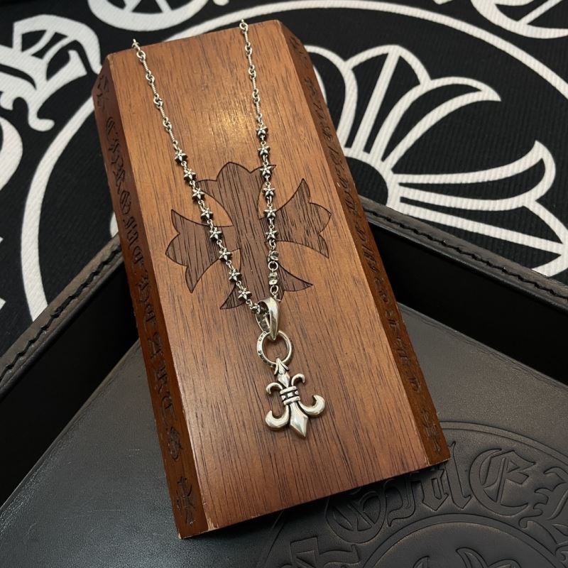 Ch*0me He**ts necklaces